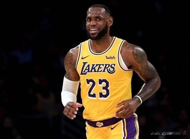 詹姆斯生涯第23季，独居联盟榜首，湖人收获三连胜詹姆斯  NBA热点 

北京时