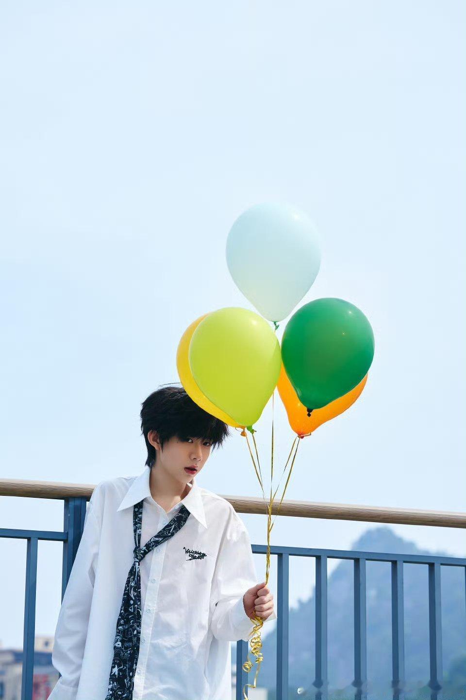 提到TF家族四代陈奕恒，你们第一个想到的是什么？[举手] ​​​