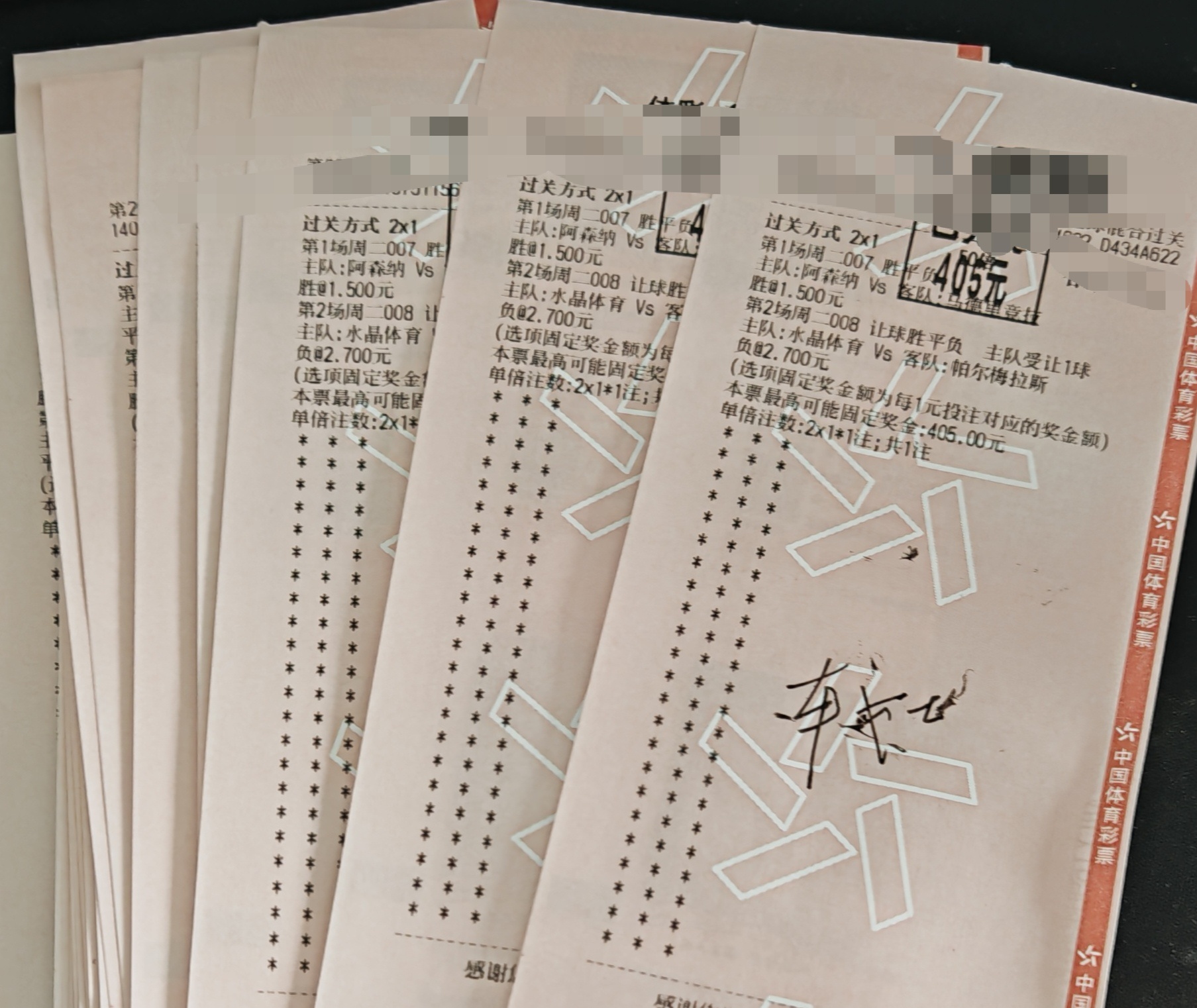 阿森纳鏖战马德里竞技，强强对决落下帷幕。整场比赛节奏紧凑，攻防来回拉扯，对抗强度