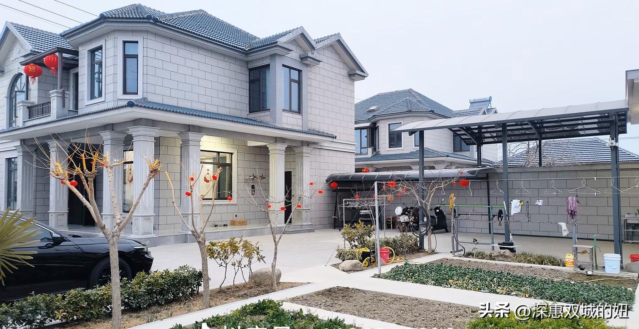 突然有个想回老家种地的想法。
在老家弄个小别野，小别野围上小院子，小院子里面弄几