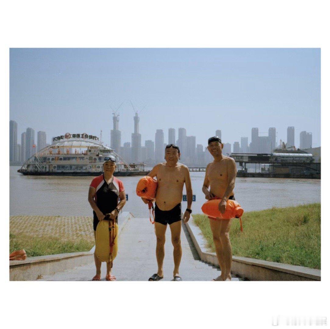 李现武汉胶片李现镜头下的武汉李现镜头下的武汉，好会拍，[流鼻血][流鼻血] ​​