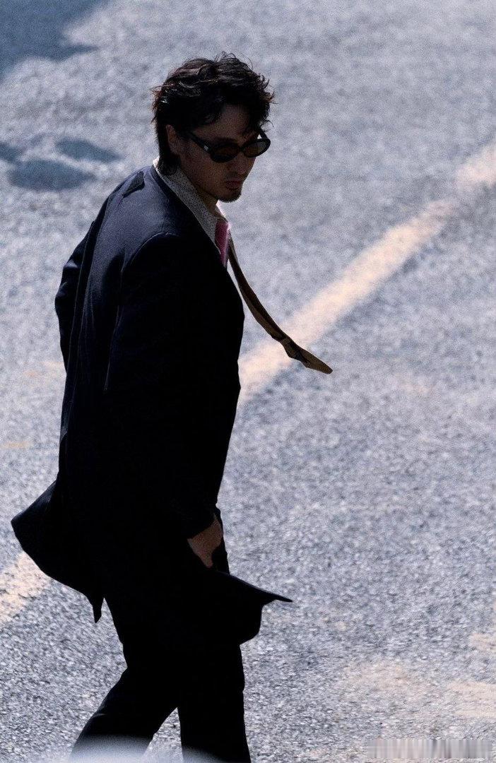 王传君时隔十九年再登唱跳舞台 啊啊啊王传君你也太会了吧！看到官宣披荆斩棘，没想到