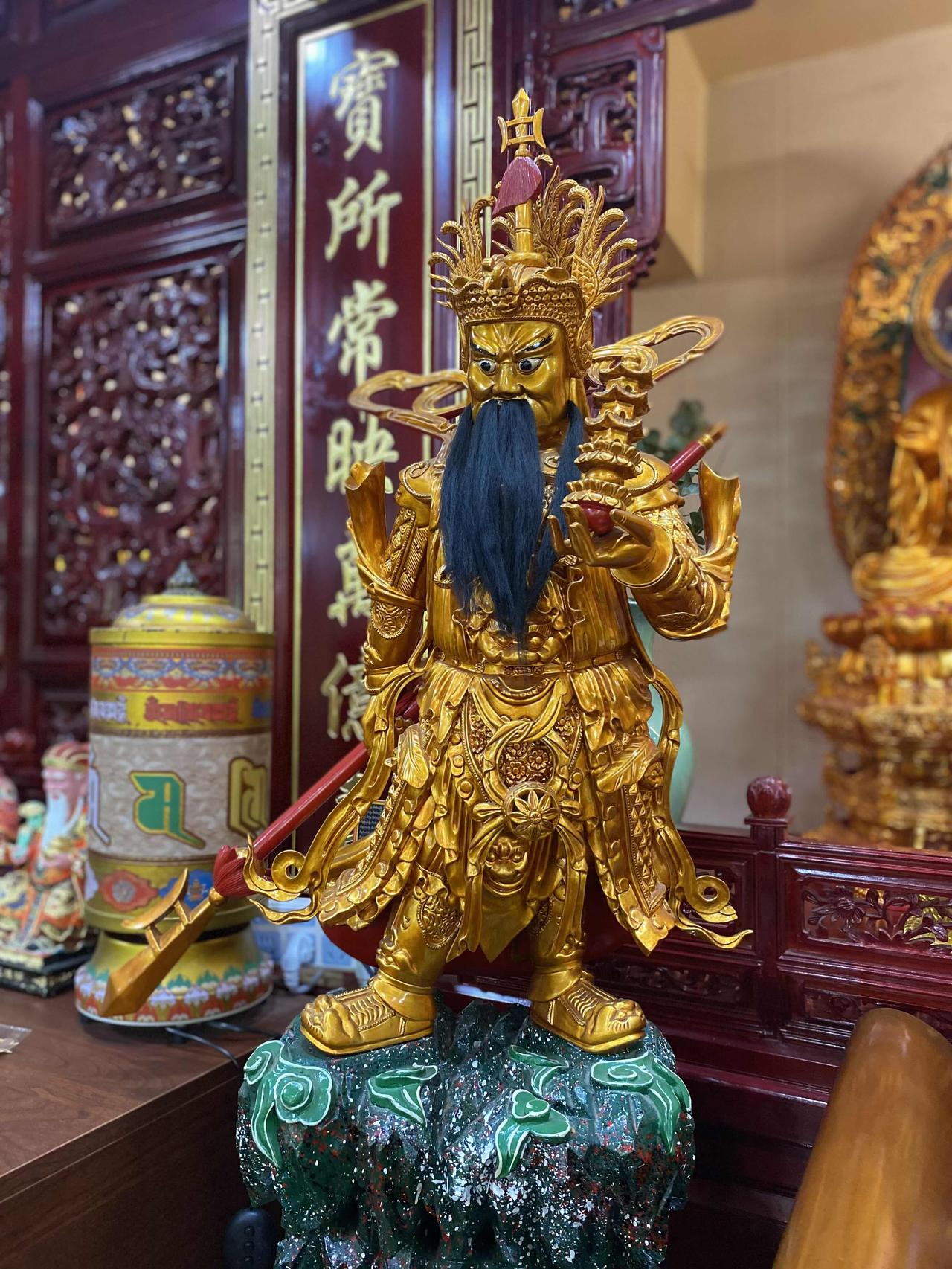 一个人的快乐，不是因为他拥有的多，而是因为他计较的少。多是负担，是另一种失去。一