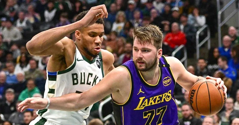 据《The Athletic》报道：湖人预计将在今夏探索阿德托昆博的交易方案。虽