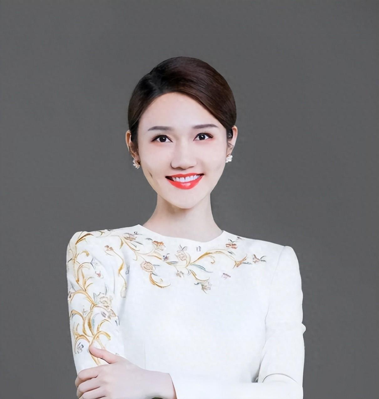 我喜欢的央视主持人有龙洋、王音棋、余露莹，她们个个颜值出众，才华横溢，魅力十足。