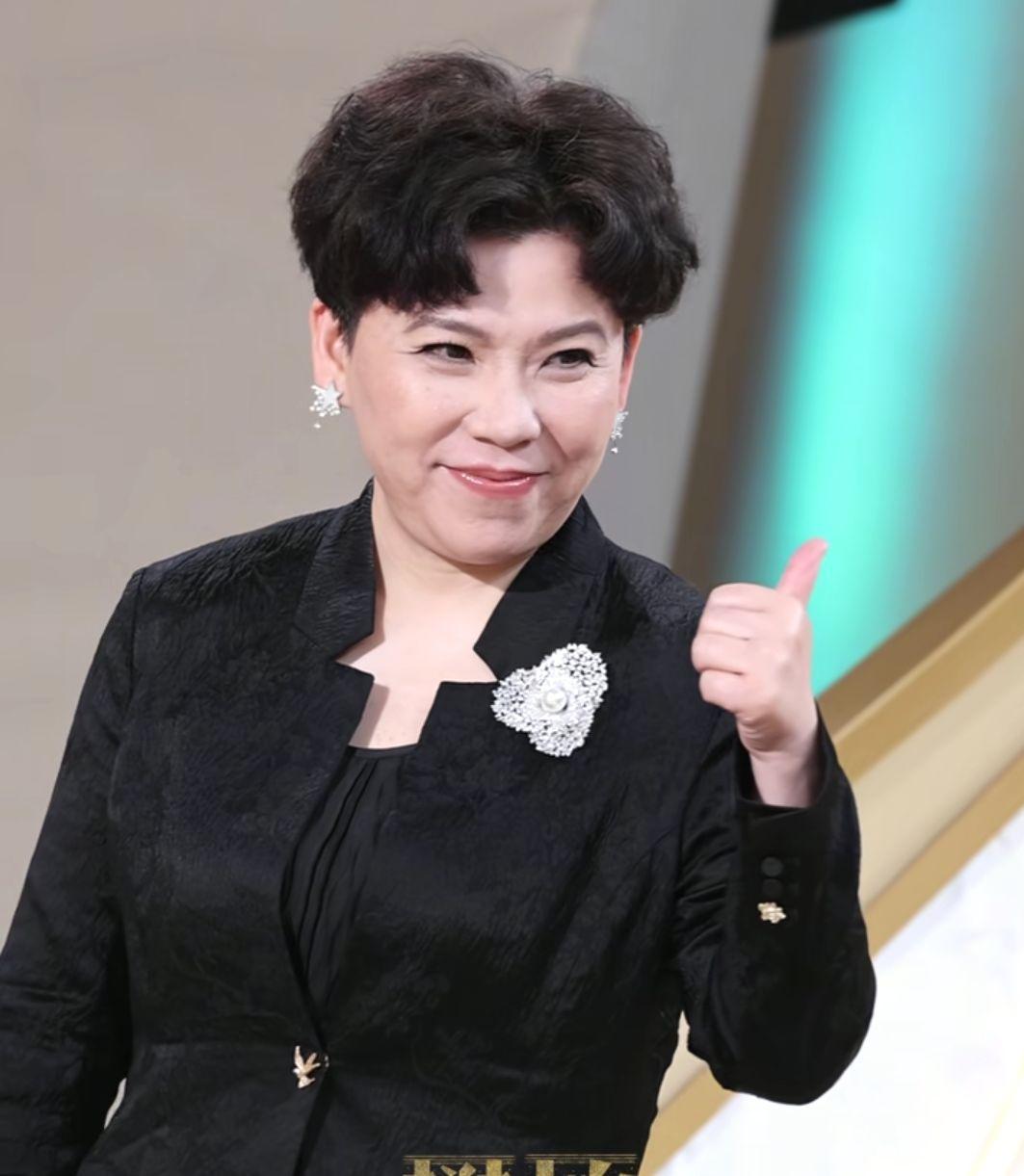永久入住
上海杜莎夫人蜡像馆
的四大运动员：
姚明、刘翔、邓亚萍、孙颖莎
截至2