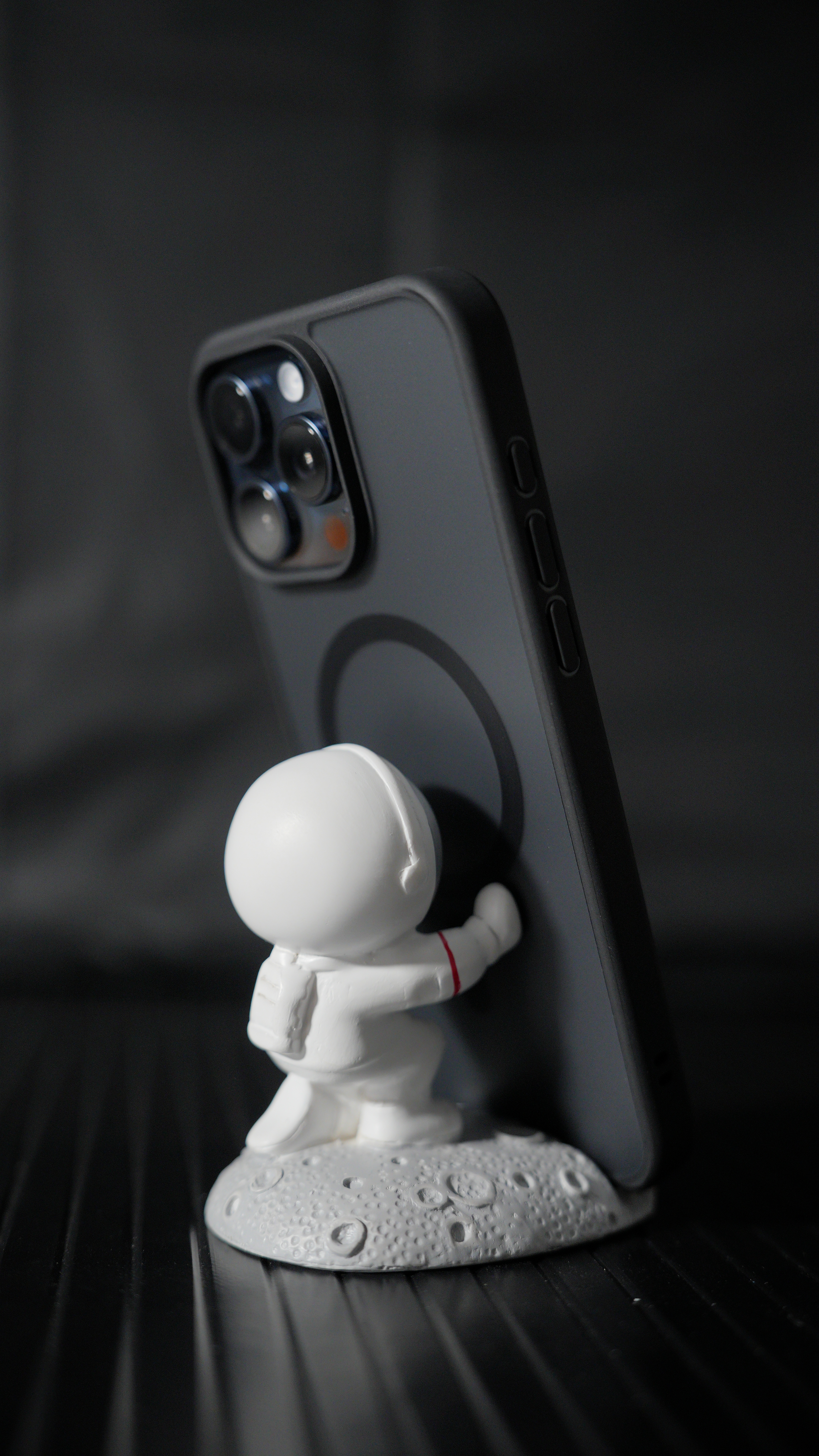 iPhone15ProMax的绿联磁吸手机壳细腻程度是真的高，这个回环没支架反而