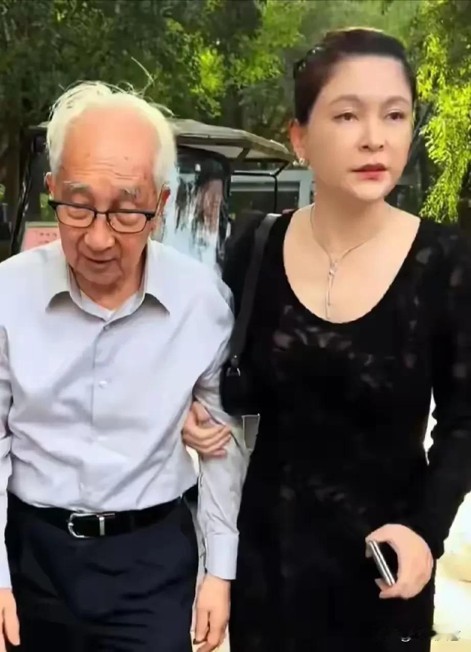 仅仅才差不到50岁，像油画名家靳尚谊学习，今朝有酒今朝醉啊，数风流人物还看今朝！
