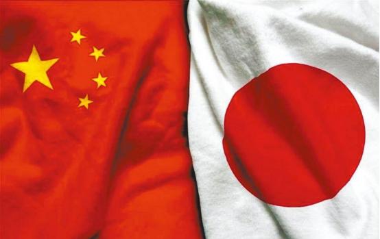 日本政府嘴上常常挂着“中国威胁”，军演一出又是警报一片。可真让他们头疼的，其实压
