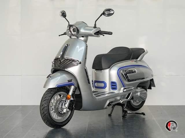 无极SR150 C Pro复古踏板，限时直降2000元，现售价11980元。新车