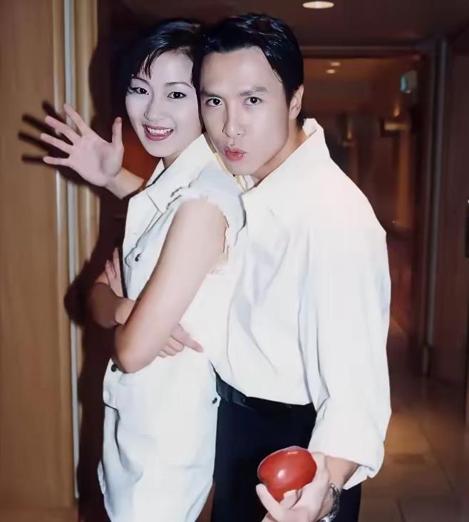 [微风]1994年，梁静慈和甄子丹离婚后没多久，发现自己怀孕了。她执意生下来，并