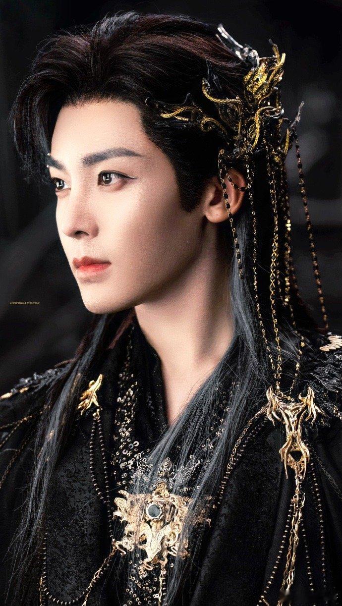 搜侯明昊看两部热剧陪你跨年跨年档被侯明昊承包！《逍遥》与《玉茗茶骨》同步热播，他