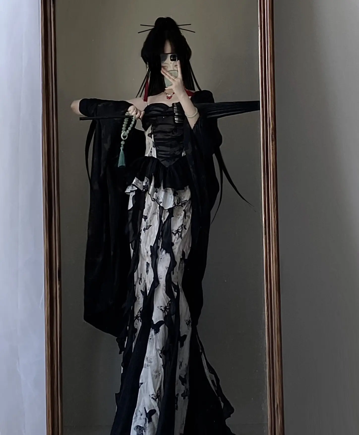 “你怜悯众生却从未…”