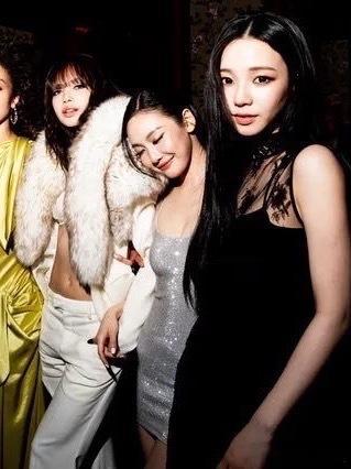 三个大美女Lisa柳智敏宁艺卓同框合照Lisa柳智敏宁艺卓晚宴合照