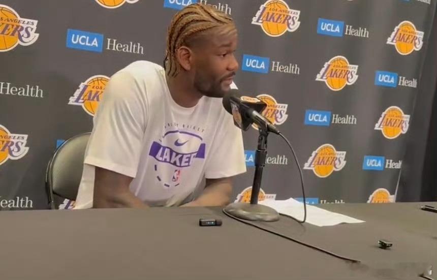 艾顿说:今天詹姆斯给我传的那记空切是我的第二次！詹姆斯疑问？那第一次是什么时候？