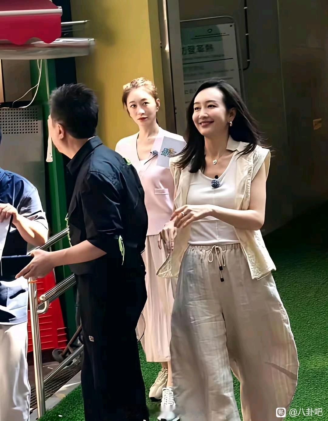 王鸥和李小冉现实中长这样...果然不是谁都能做成女明星的 秦皇岛