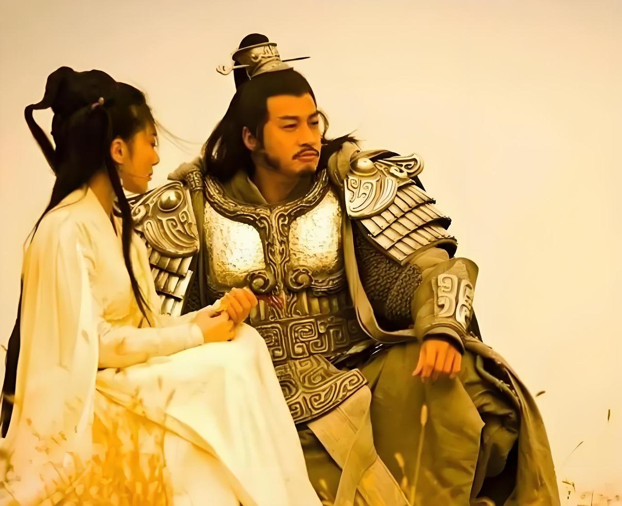 全网都在怀念何润东那版的项羽，看剧照就知道什么叫“英雄配美人”！
黄沙里，项羽护