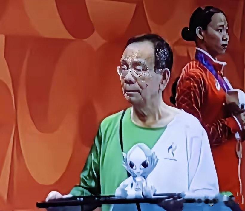 日本年轻人都去哪了？就算是老龄化社会，好不容易办一场国际赛事，连颁奖礼仪这种最基