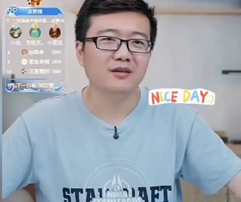 王楚钦这位置，看着金光闪闪，实际上就是个“万能填空板”。要么当一号，要么当二号，