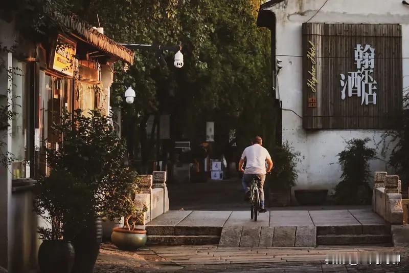 有人说这年头实在人吃亏，我倒是不这么觉得。
 实实在在待人，虽然不会花言巧语，但