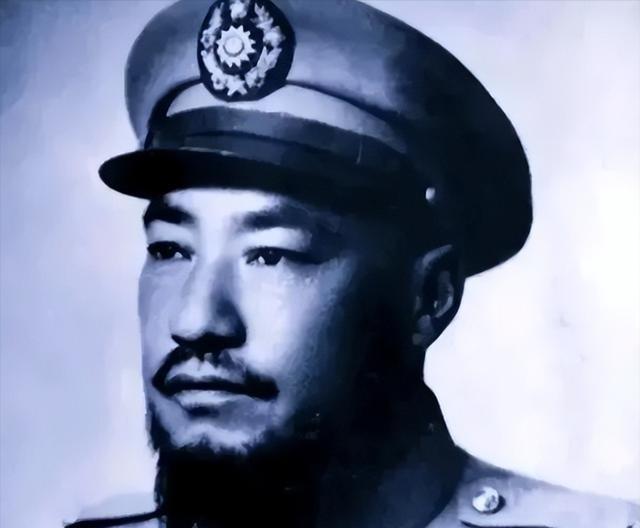 1958年，青海“土皇帝”马步芳偷偷在亲侄女喝的水里下了药，扒光她的衣服后，迫不