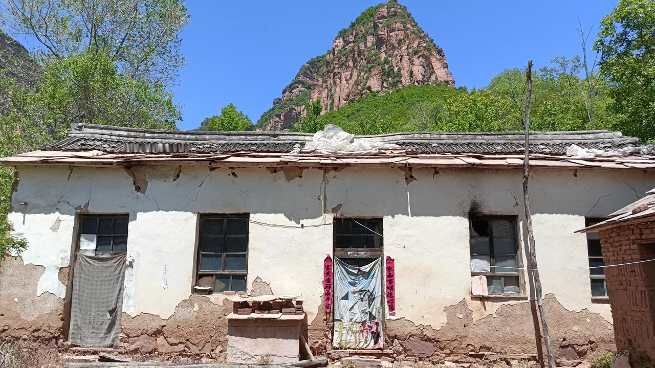 此村名为宝沟村，位于山西长治黎城县西井镇，是北委泉村下辖的自然村。相传古时村里有