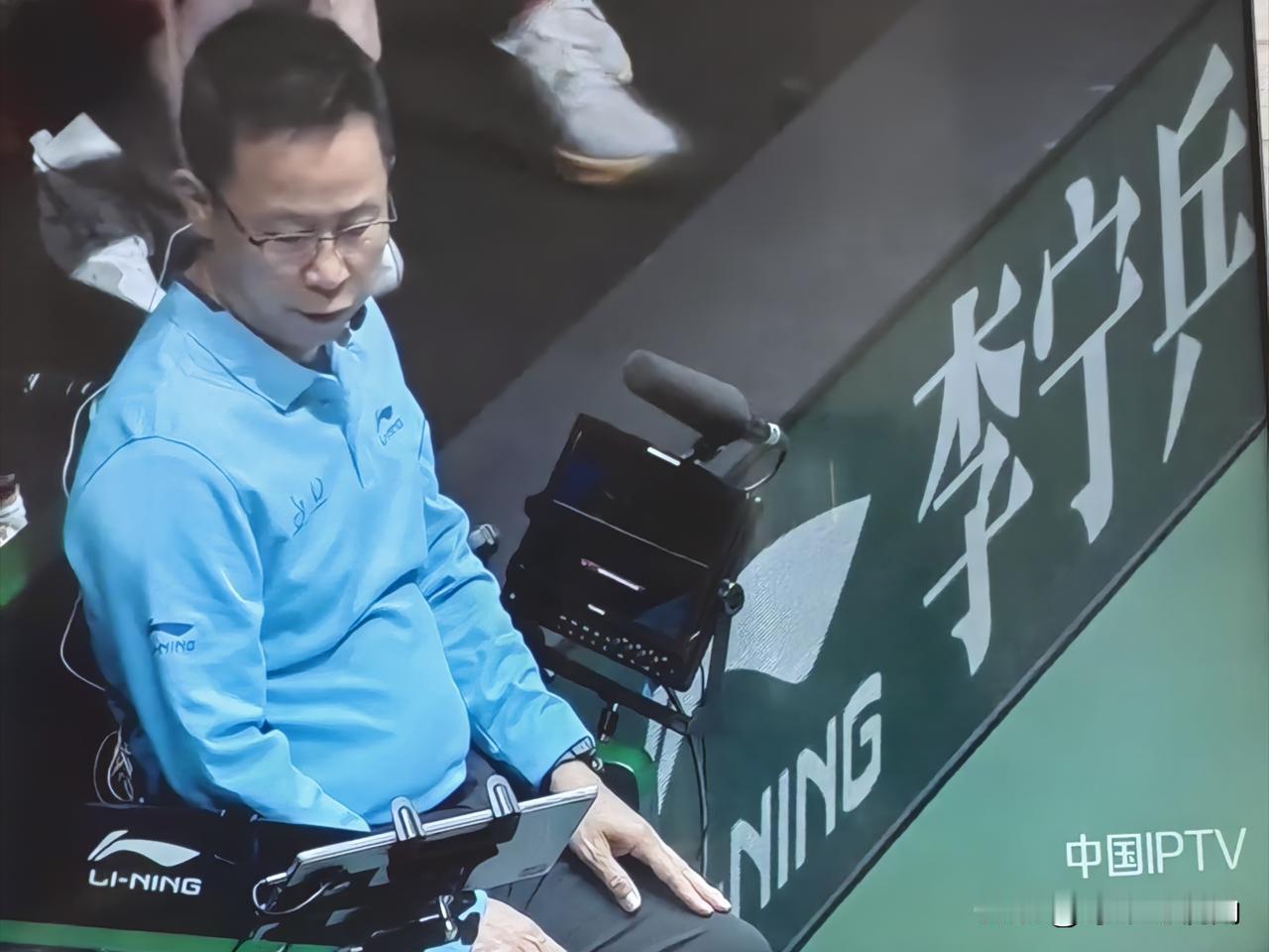 混团赛场惊现重大争议判罚，最后裁判尴尬改判。
在成都进行的混团世界杯，第二阶段，