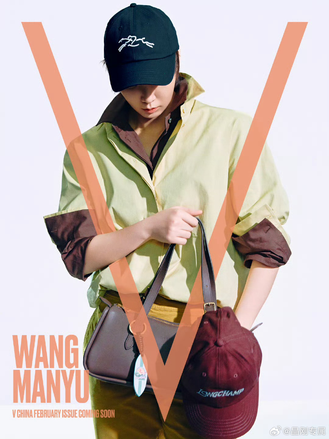 王曼昱V中文版二月刊封面V中文版王曼昱超模表现力时光淬炼从容，初心依旧炽热。球台