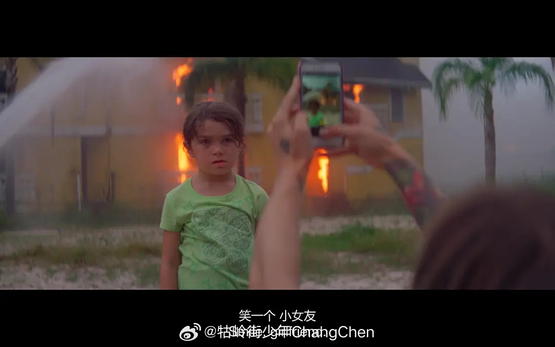 佛罗里达乐园，看着几个孩子无拘无束玩闹，我仍感到一股难以名状的窒息。观影过程中，