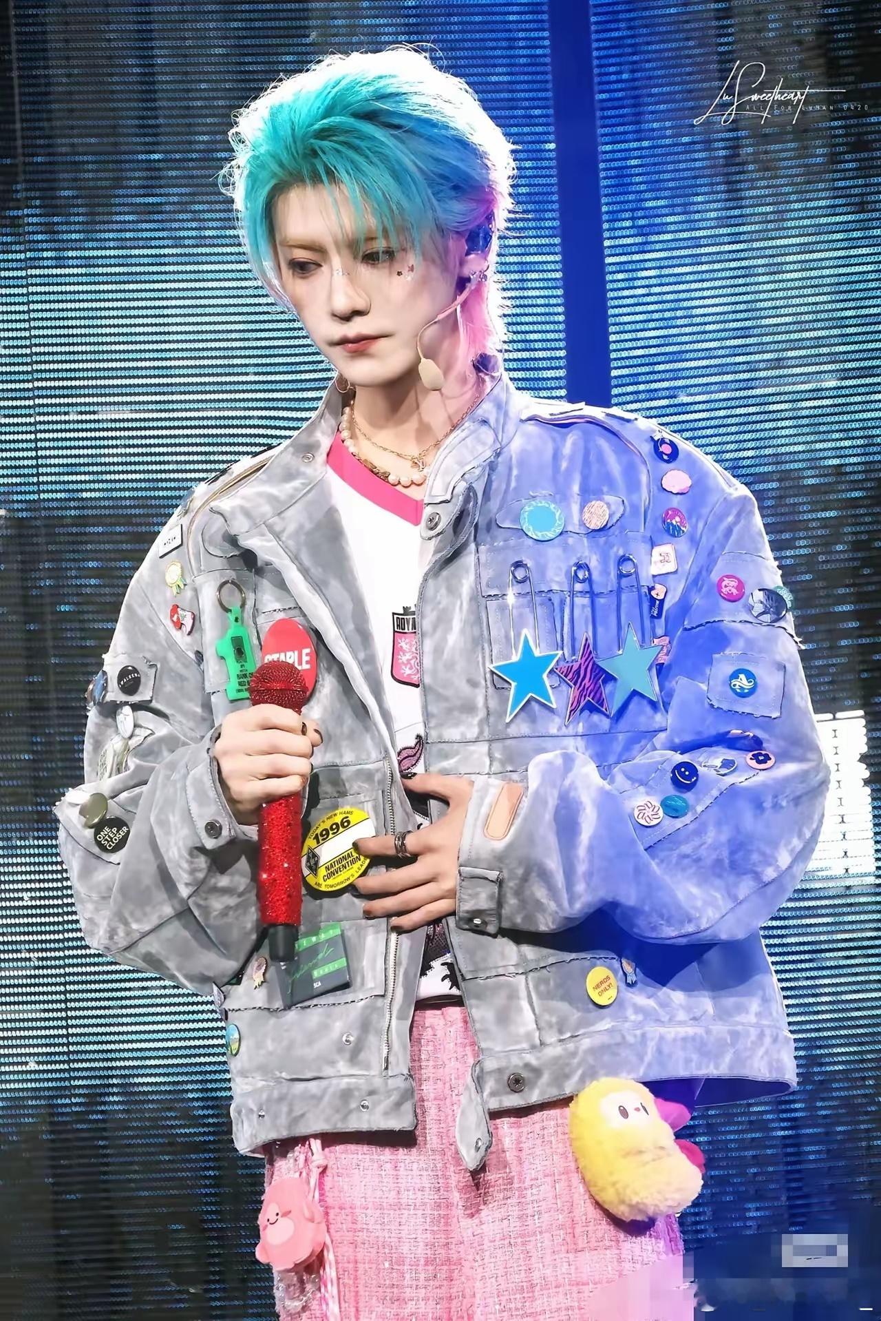 鹿晗给所有追星人狠狠上了一课！厦门的演唱会火爆，不是没有缘由的！那就是，鹿晗实在