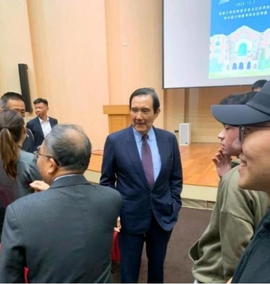 台湾地区，长期阻碍中国统一就是马英九。这个人非常之狡猾！在他担任地区领导人期间，