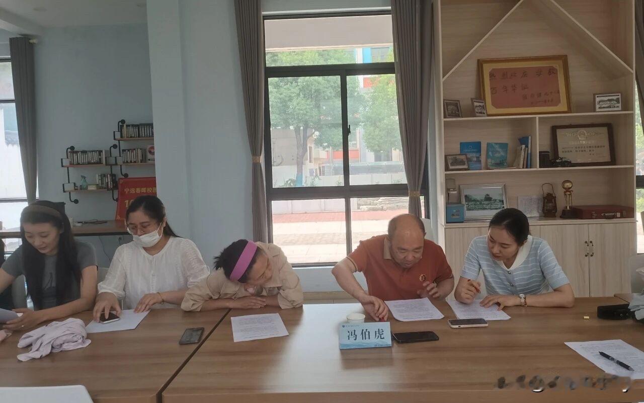 “教海探航”论文指导三步曲

教学与教研是提升学校教学质量的两条腿，他们是相辅相