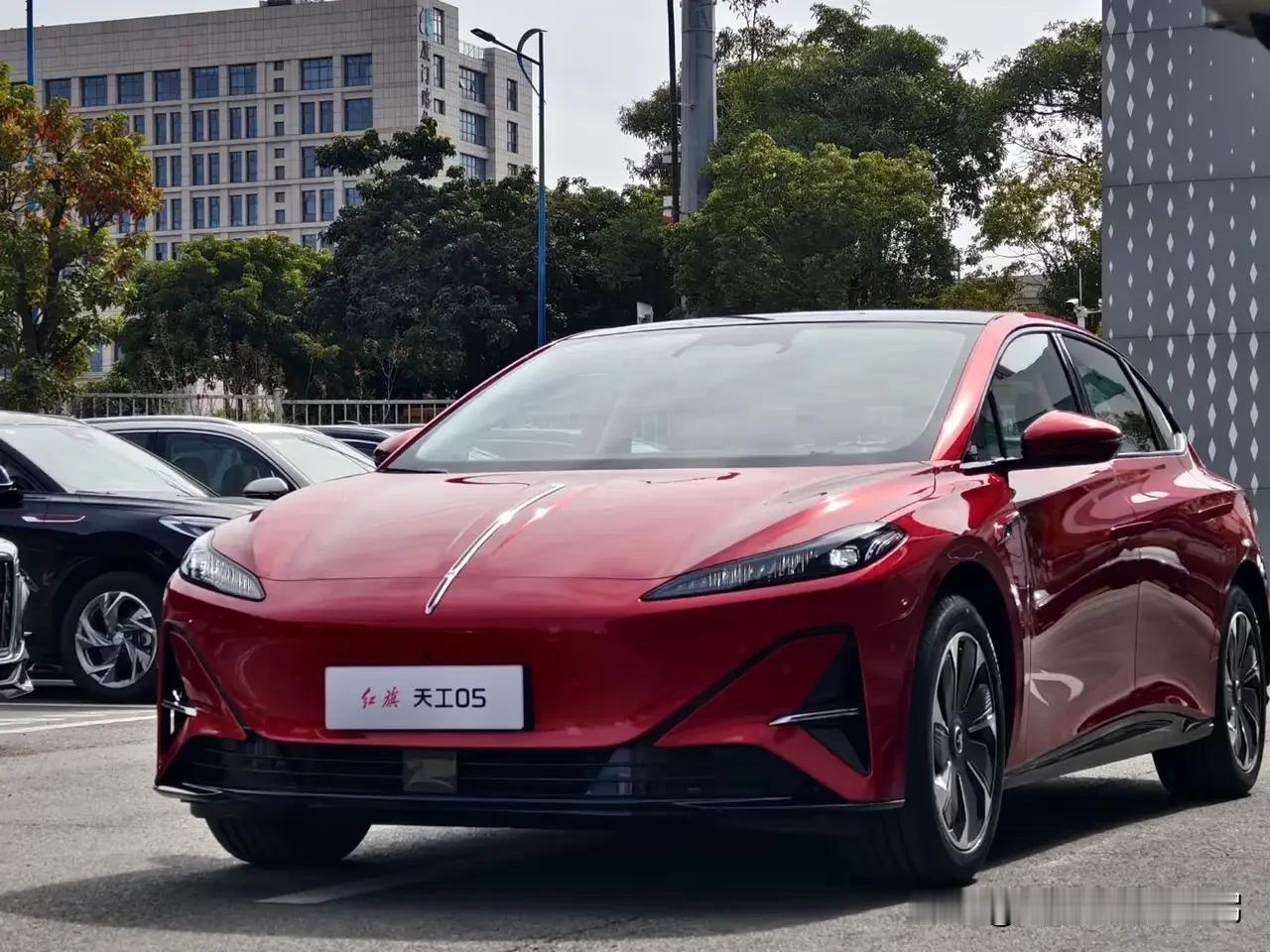 一汽红旗2025年能卖多少辆汽车？销量能否再创新高？

我们一起来看一下近三年销