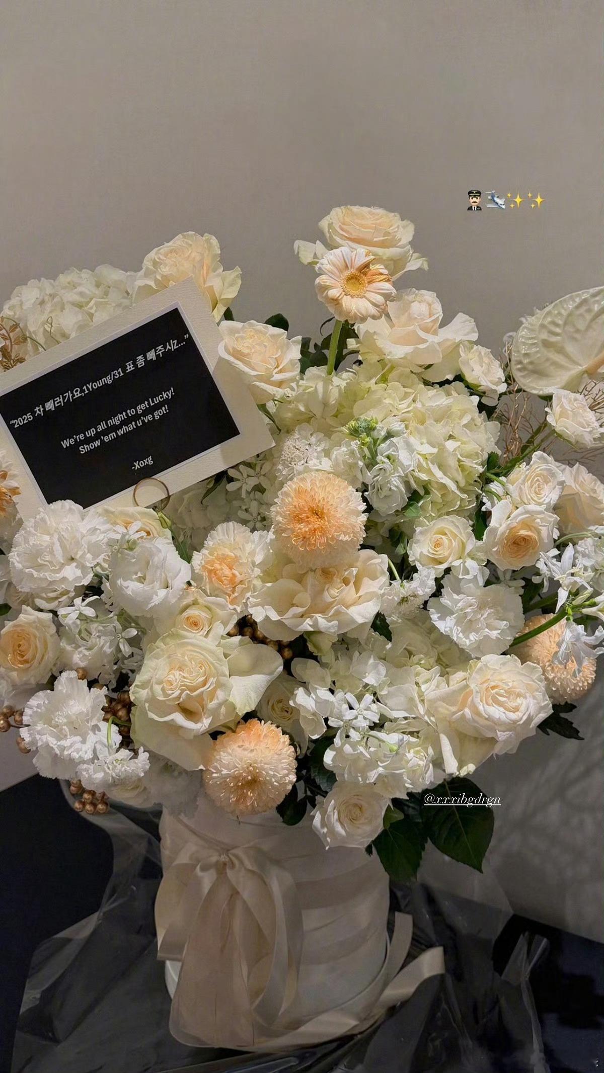 权志龙给张元英送鲜花权志龙给张元英演唱会送花权志龙给张元英演唱会送花，好好，[可