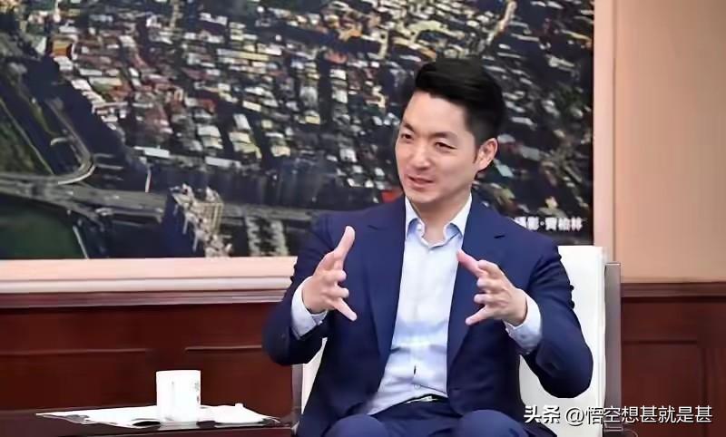 蒋万安决定用放两天假的方式，来应对台北市即将到来的台风。在大自然面前，提前做好各