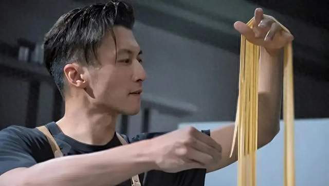 狂赚千万后，51岁的吴彦祖为何“不收手”？