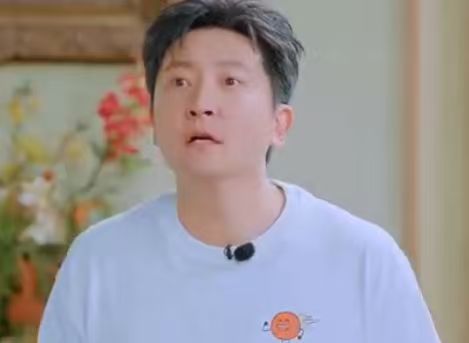 郭京飞猜词属于反向立flag嘴上反复说自己玩不来猜词，实际答题百发百中，郭京飞这