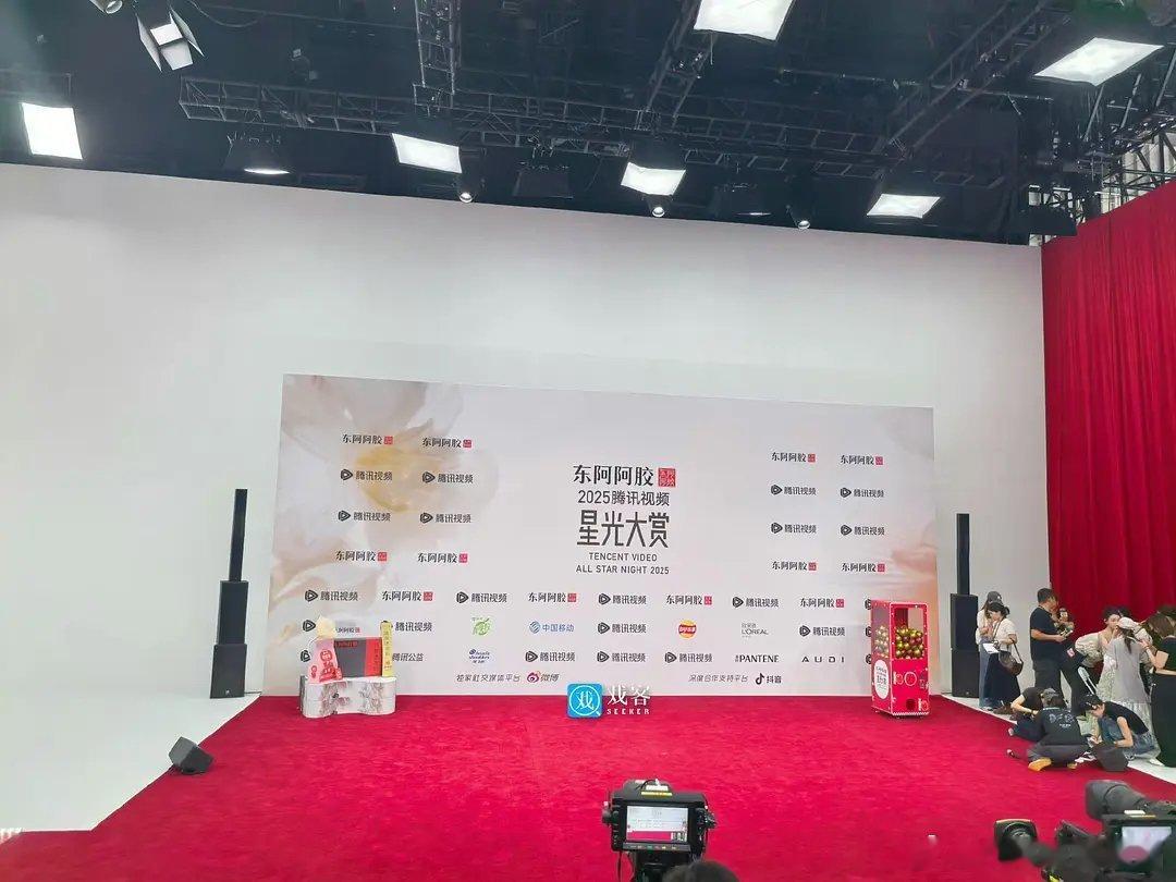 星光大赏出场时段预测这是节约办活动，大家不要笑，不要铺张浪费，长剧市场也艰难。 