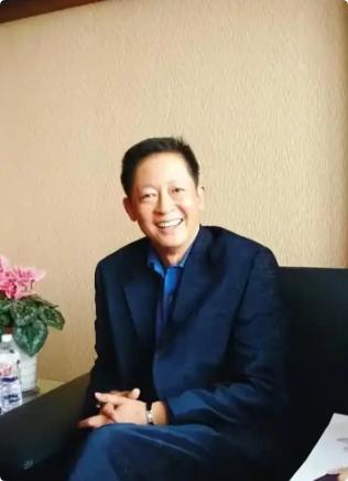 王志文说："到了我这个年纪，虚荣心早就淡了。面子这个东西，能值几个钱？兜里有钱，