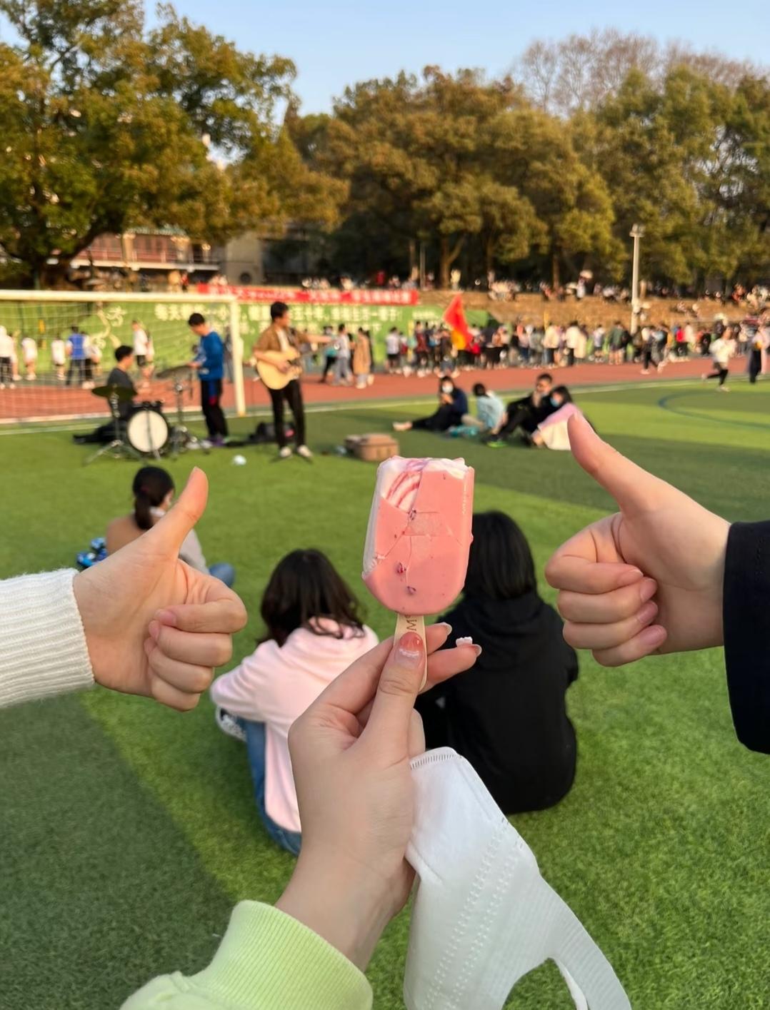 你远比自己想象中更有能力，只是少了一点勇气
 
很多时候我们困在原地，不是因为做