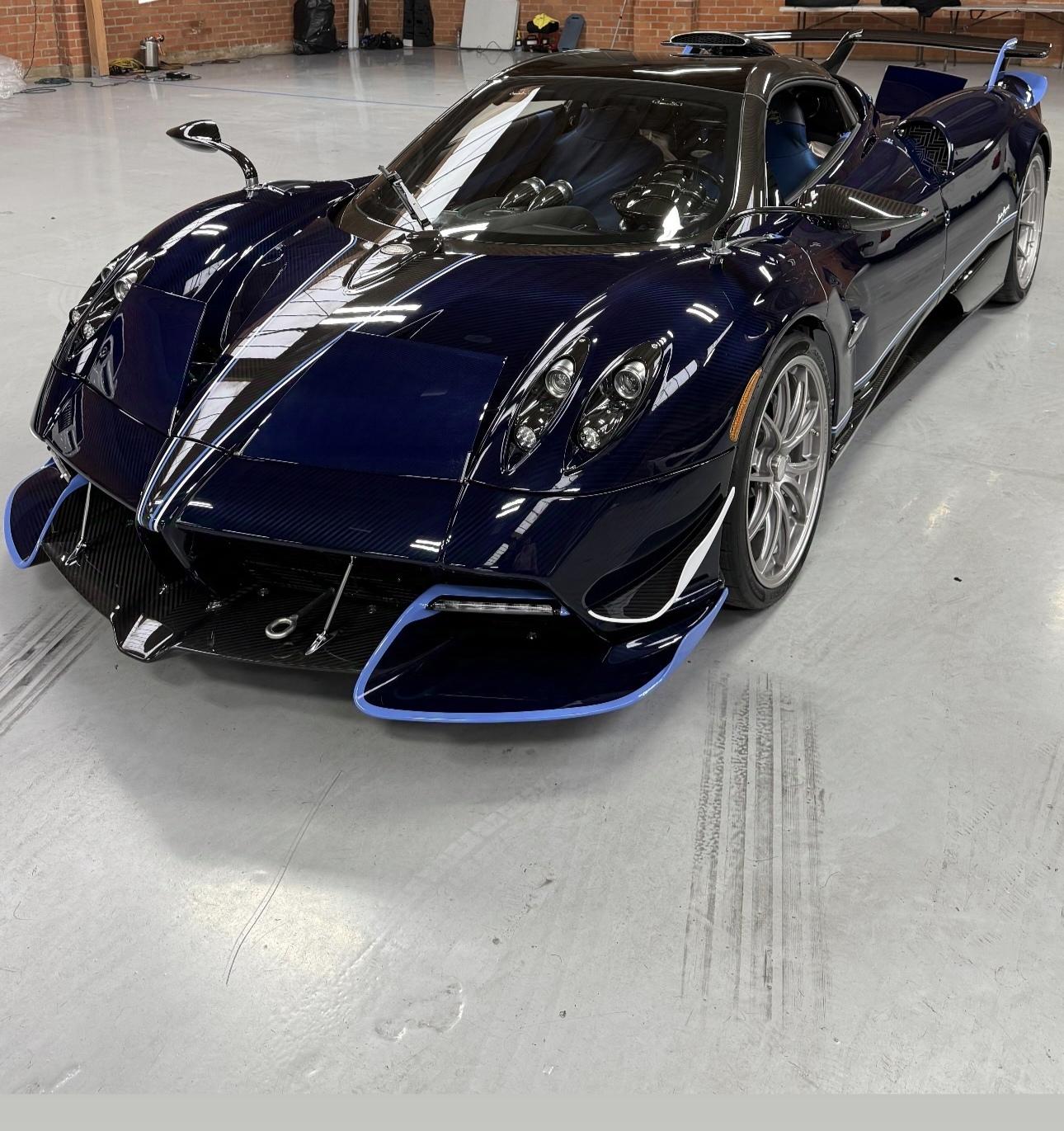 富豪的圣诞节礼物，美国🇺🇸最新交付一台蓝碳1of1 Pagani ...