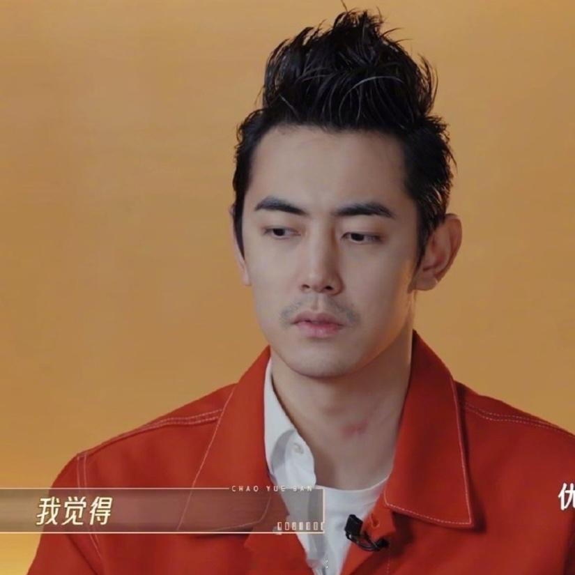 #纪凌尘换发型了#一股莫名的熟悉感哈哈哈哈哈哈，甚至觉得还没有扫把精哥帅[允悲]