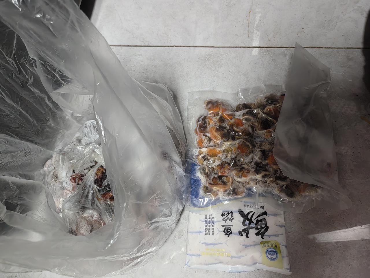 本来今天要去菜园耪地拔草的。可是今天下雨了，那就休息一天吧。以后可以下班去菜园看