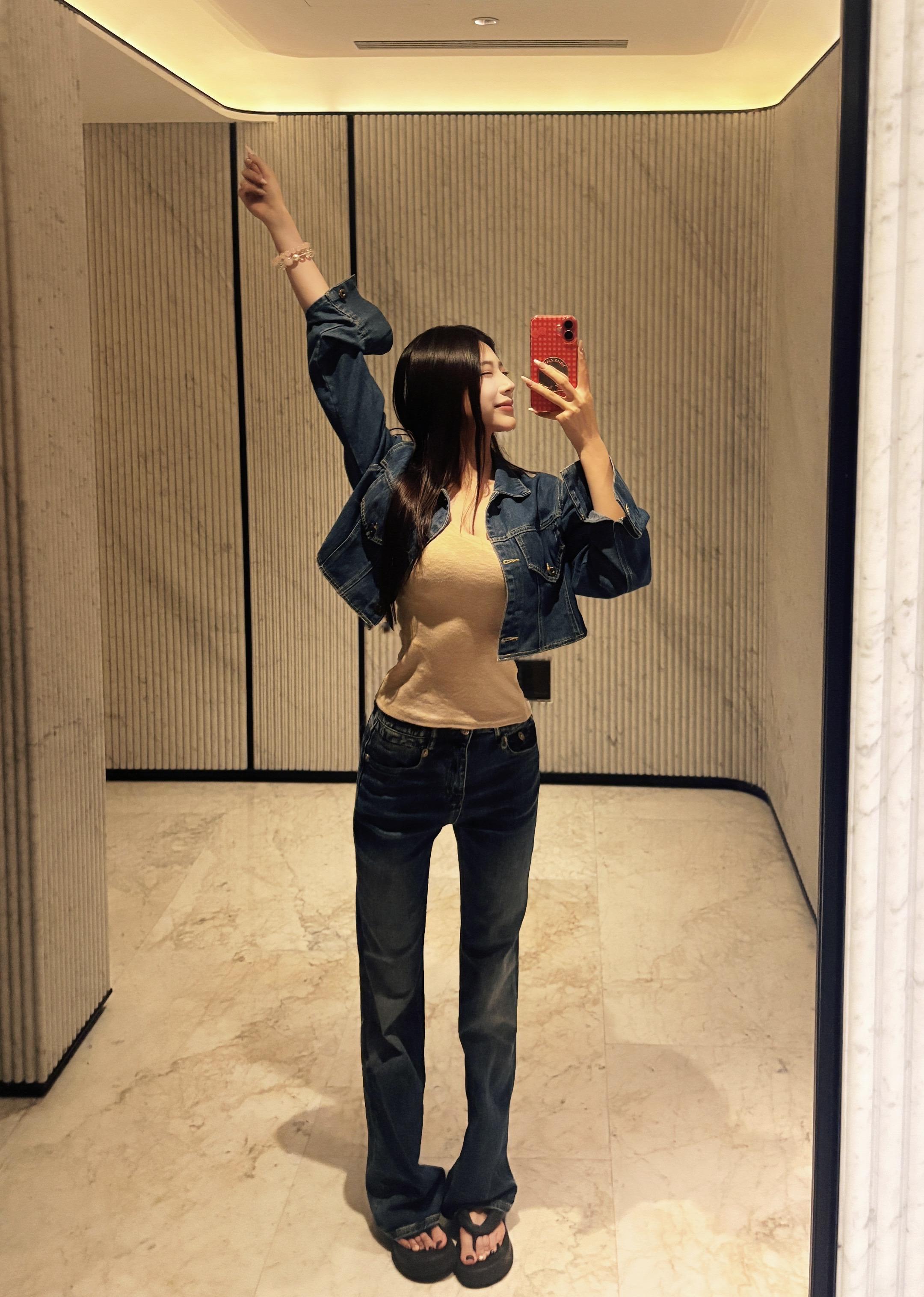 信任是张纸 你揉皱一次 我抚平一次 直到它薄的再也经不起一滴泪的重量