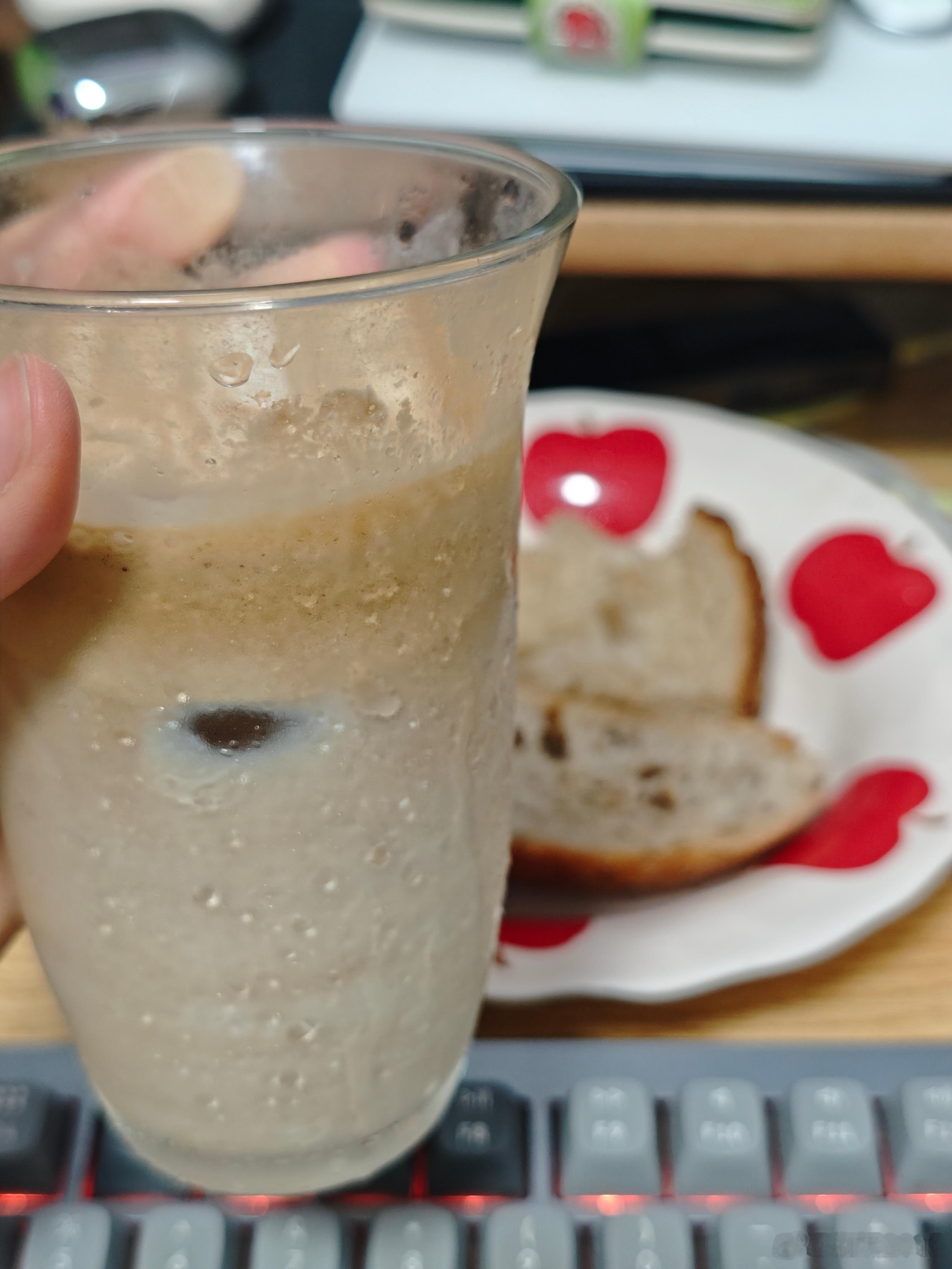 早兄弟们！最近烘焙的心又蠢蠢欲动了！家里还有好多面粉，打算都给他嚯嚯了！ 