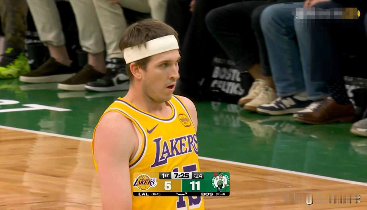 湖人超级巨星里弗斯真是神奇不再！在今天湖人客场挑战凯尔特人的比赛中，目前双方的第