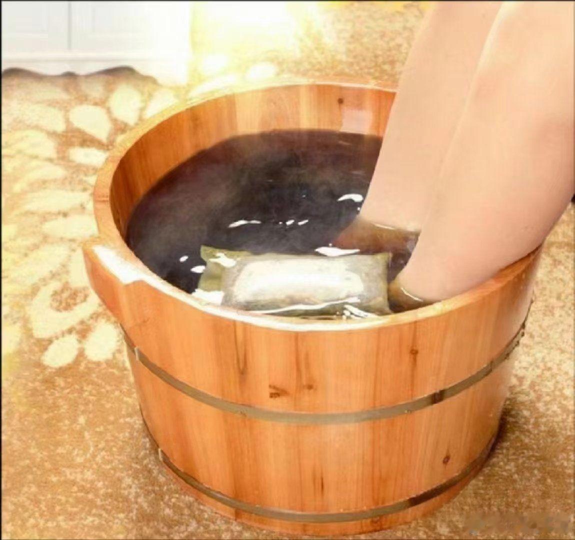 引火归元｜泡脚暖足，让上浮虚火归于下焦一、底层中医原理人体气机本该左升右降、心火