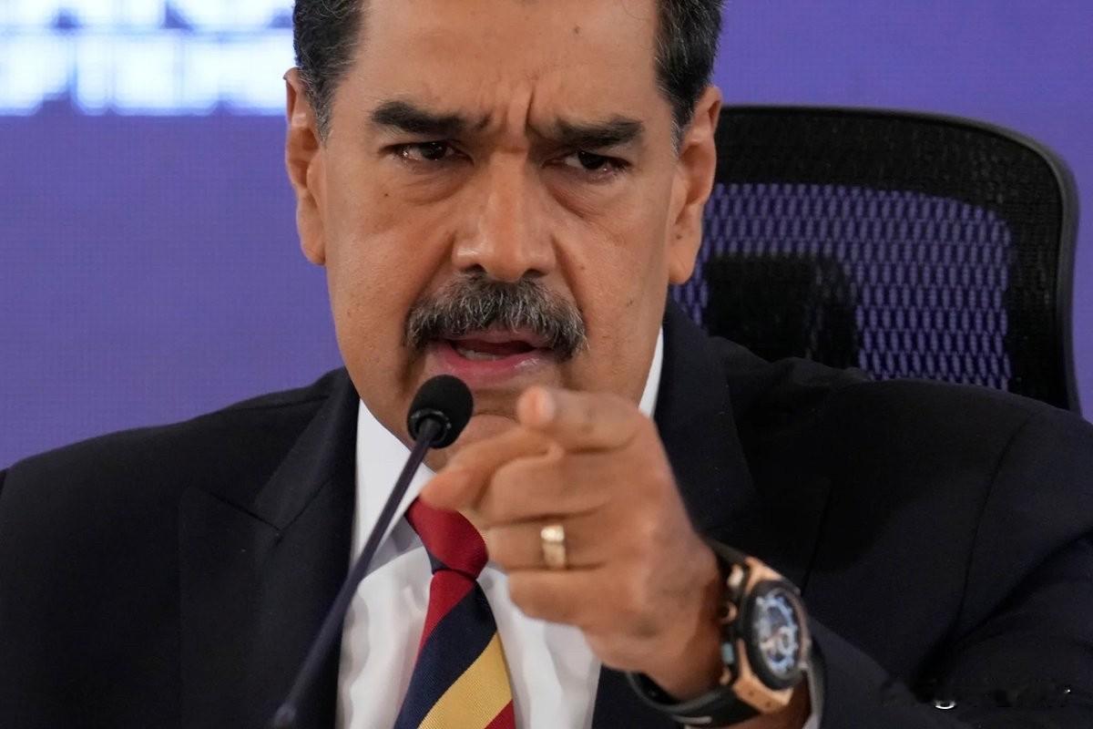 🚨 🇺🇸🇻🇪 “例行公事”？放屁！美国军舰停泊在距离委内瑞拉500英里