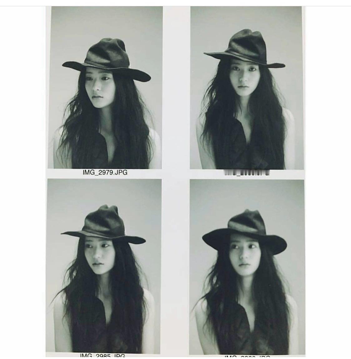 郑秀晶：‘09. photo of 15yo me. happy 16th.🤍