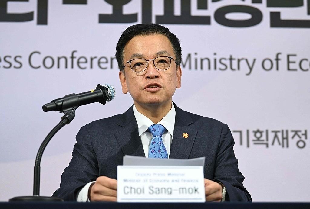 韩国代代总统崔相穆31日动用否决权，否决了与尹锡悦两口子有关的两部“特检法”，即